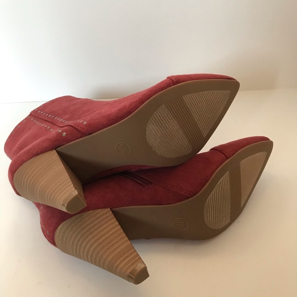 Universal Thread ankle suede booties burgundy stud - Picture 5 of 6